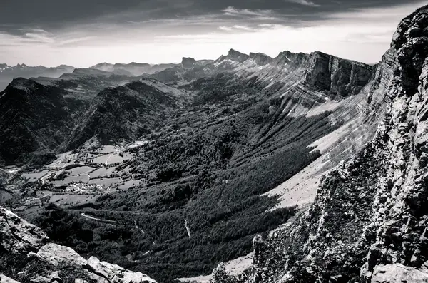 Monte Escalier 38 Monte escalier Château-Bernard